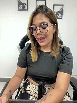 KellyBrooklyn  online show from 20, 2, 2025