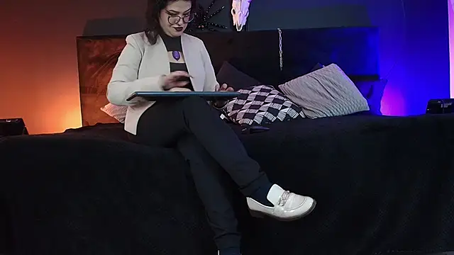  Jade 16 online show from 25, 10, 2025