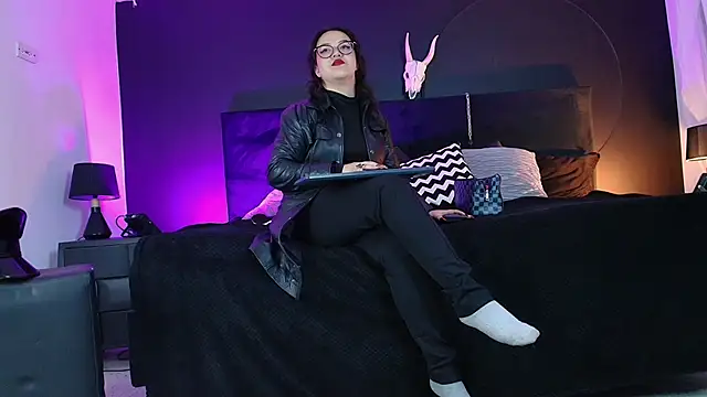  Jade 16 online show from 16, 9, 2025