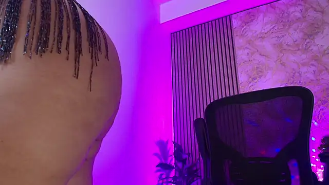 JuliRamirez online show from 4, 11, 2025