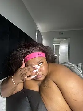 Snapshot of MissLola27 chatting on 16, 11, 2025 MissLola27 online show from 16, 11, 2025