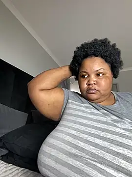 Snapshot of MissLola27 chatting on 24, 11, 2025 MissLola27 online show from 24, 11, 2025