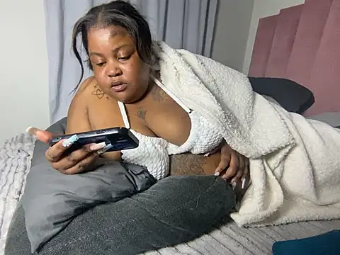 MissLola27 online show from 13, 5, 2026
