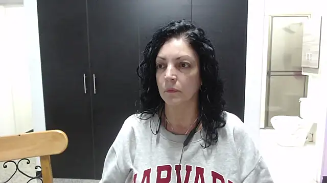 Snapshot of mijal_queen chatting on 2, 10, 2025 mijal queen online show from 2, 10, 2025