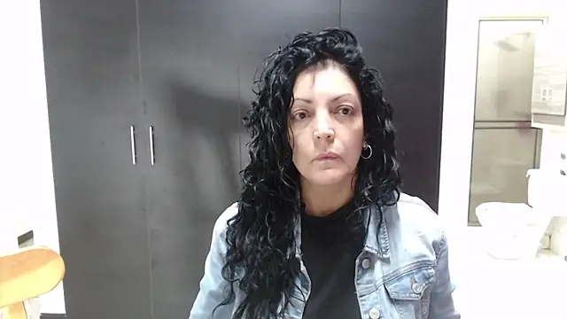 Snapshot of mijal_queen chatting on 12, 11, 2025 mijal queen online show from 12, 11, 2025