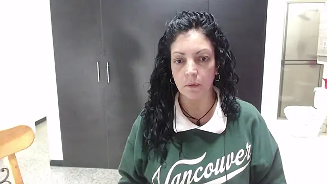 Snapshot of mijal_queen chatting on 24, 10, 2025 mijal queen online show from 24, 10, 2025