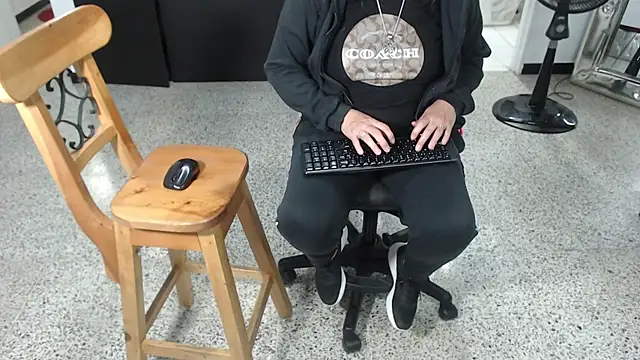 Snapshot of mijal_queen chatting on 6, 3, 2025 mijal queen online show from 6, 3, 2025