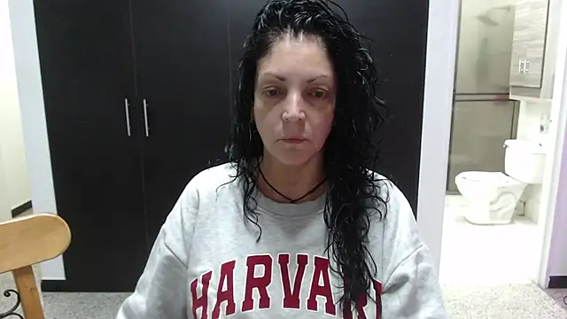 Snapshot of mijal_queen chatting on 1, 11, 2025 mijal queen online show from 1, 11, 2025