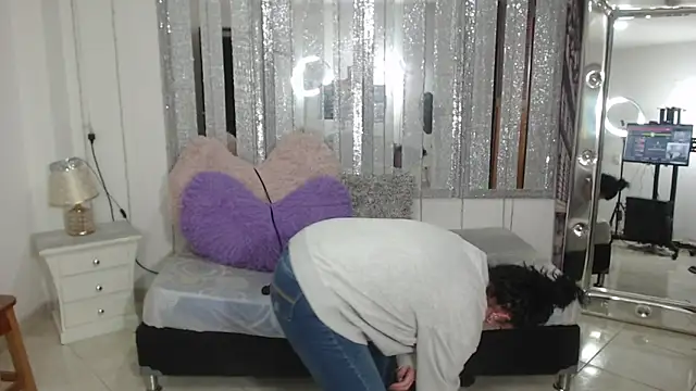 Snapshot of mijal_queen chatting on 15, 2, 2025 mijal queen online show from 15, 2, 2025