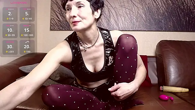 ElizabethLong online show from 8, 11, 2025