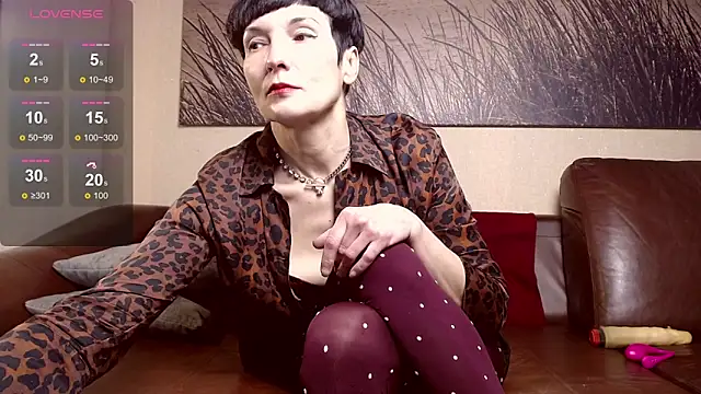 ElizabethLong online show from 15, 11, 2025