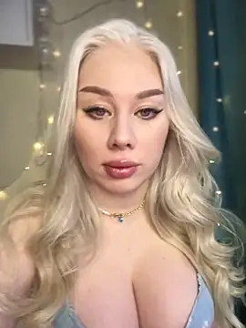 LaraHollywood online show from 2, 3, 2025