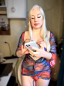 LaraHollywood online show from 16, 11, 2025