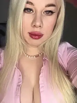 LaraHollywood online show from 24, 1, 2025