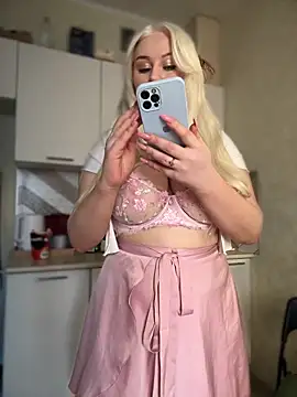 LaraHollywood online show from 7, 10, 2025