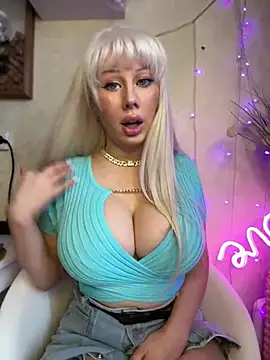 LaraHollywood online show from 6, 3, 2026