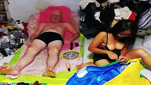 1CuteAndSexy69 online show from 21, 3, 2025