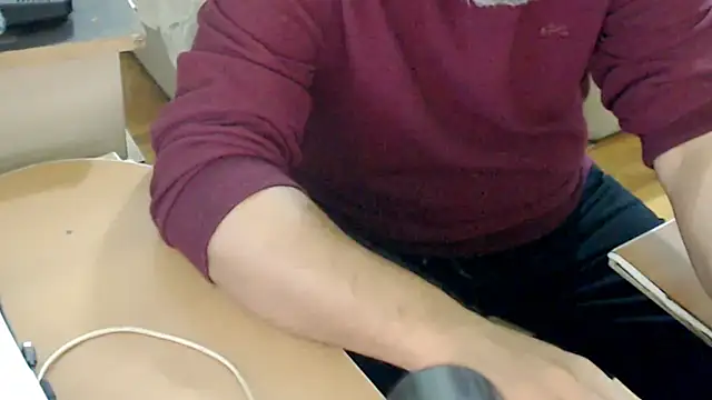 Snapshot of LiONTURK chatting on 12, 10, 2025 LiONTURK online show from 12, 10, 2025