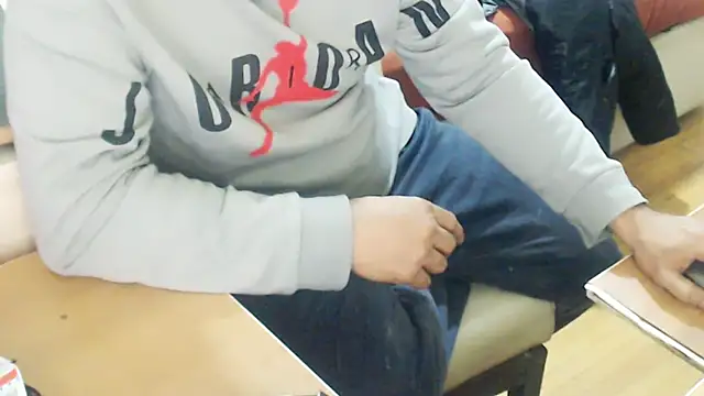 Snapshot of LiONTURK chatting on 4, 10, 2025 LiONTURK online show from 4, 10, 2025