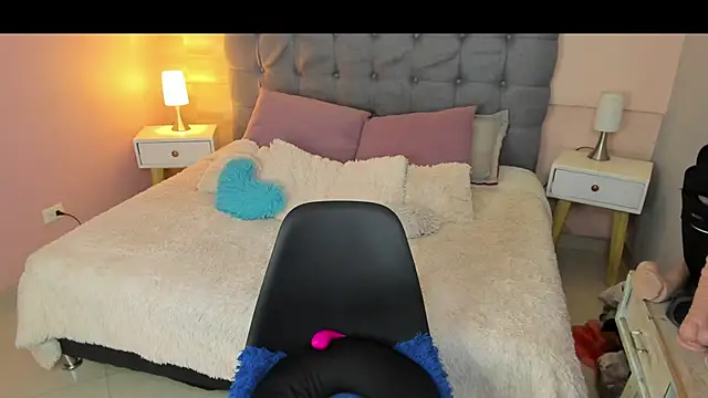  Abril W online show from 23, 11, 2025