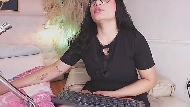 Snapshot of valerie_lya chatting on 25, 6, 2026 valerie lya online show from 25, 6, 2026