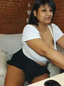 Snapshot of Lilybanx chatting on 10, 4, 2026 Lilybanx online show from 10, 4, 2026