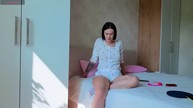 sweeetgirls2021 online show from 14, 6, 2026