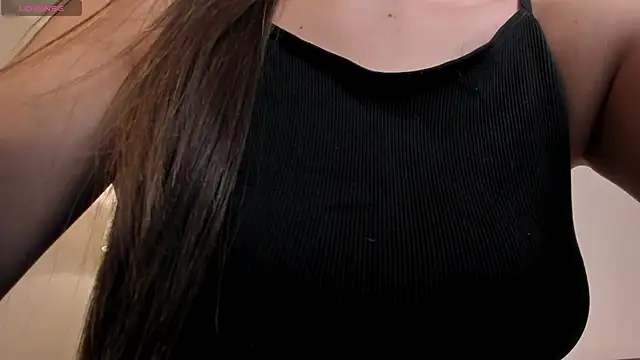 EllaClark online show from 25, 9, 2025