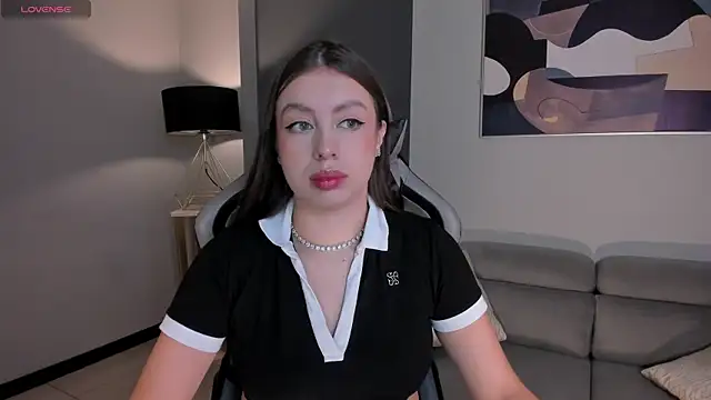 EllaClark online show from 30, 9, 2025