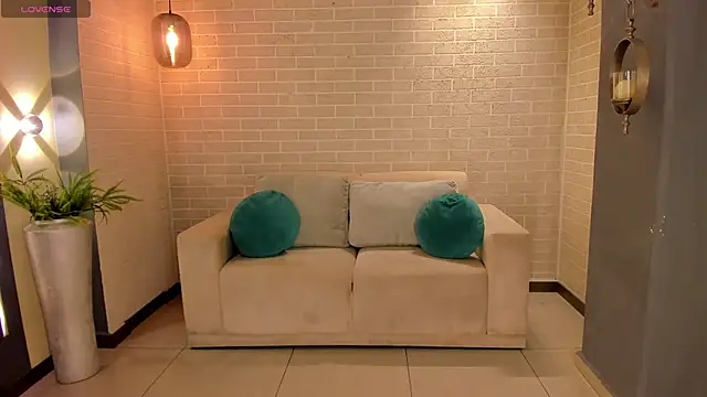 EllaClark online show from 9, 10, 2025