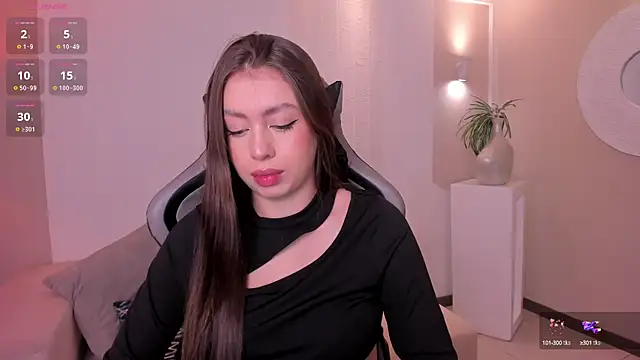 EllaClark online show from 8, 9, 2025