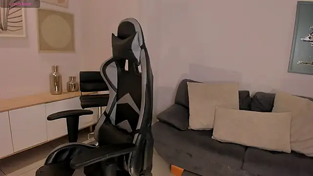 EllaClark online show from 14, 10, 2025