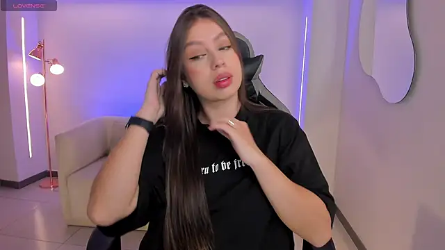 EllaClark online show from 18, 9, 2025