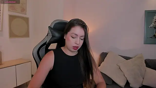 EllaClark online show from 1, 11, 2025