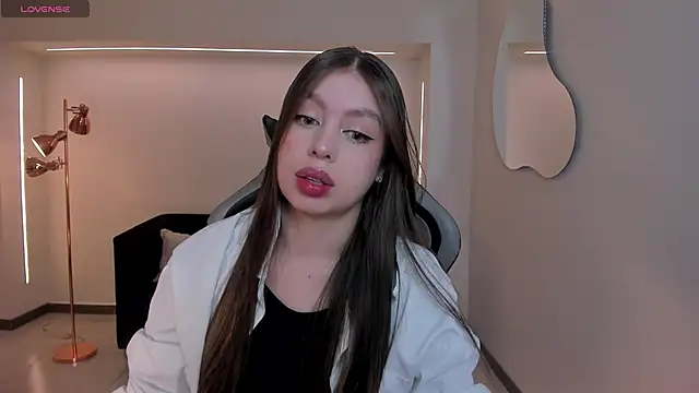 EllaClark online show from 15, 11, 2025