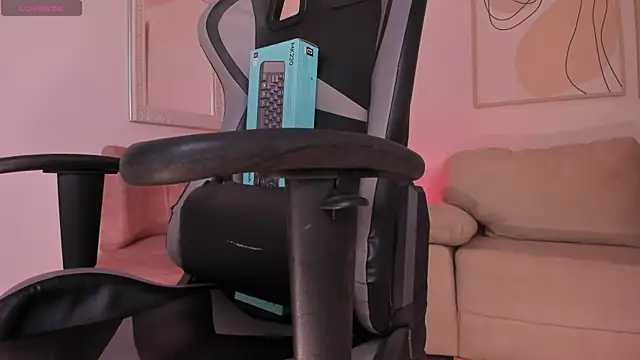 EllaClark online show from 11, 9, 2025