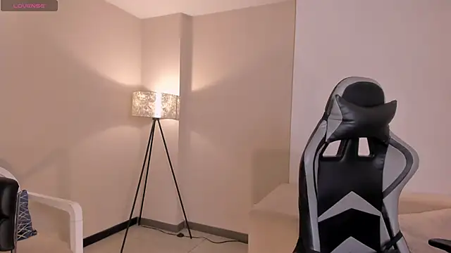 EllaClark online show from 24, 9, 2025