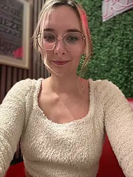 Snapshot of The_Snowwhitee chatting on 9, 2, 2025 The Snowwhitee online show from 9, 2, 2025