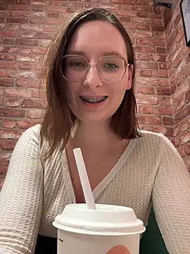 Snapshot of The_Snowwhitee chatting on 22, 11, 2025 The Snowwhitee online show from 22, 11, 2025