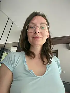 Snapshot of The_Snowwhitee chatting on 18, 6, 2026 The Snowwhitee online show from 18, 6, 2026