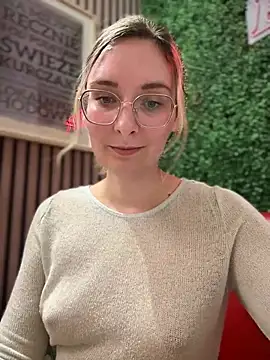 Snapshot of The_Snowwhitee chatting on 18, 3, 2025 The Snowwhitee online show from 18, 3, 2025