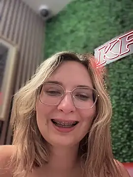 Snapshot of The_Snowwhitee chatting on 23, 2, 2025 The Snowwhitee online show from 23, 2, 2025