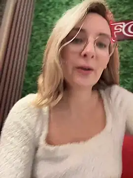 Snapshot of The_Snowwhitee chatting on 15, 3, 2025 The Snowwhitee online show from 15, 3, 2025