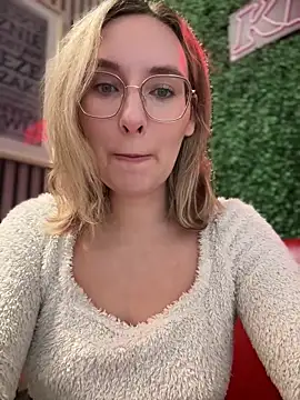 Snapshot of The_Snowwhitee chatting on 15, 3, 2025 The Snowwhitee online show from 15, 3, 2025