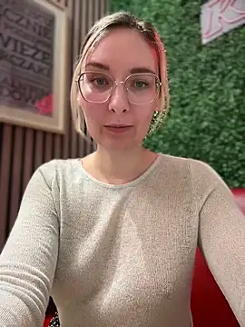 Snapshot of The_Snowwhitee chatting on 18, 3, 2025 The Snowwhitee online show from 18, 3, 2025