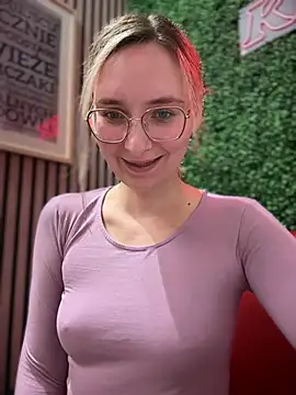 Snapshot of The_Snowwhitee chatting on 9, 3, 2025 The Snowwhitee online show from 9, 3, 2025