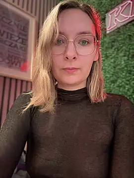 Snapshot of The_Snowwhitee chatting on 9, 3, 2025 The Snowwhitee online show from 9, 3, 2025