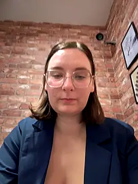 Snapshot of The_Snowwhitee chatting on 22, 10, 2025 The Snowwhitee online show from 22, 10, 2025