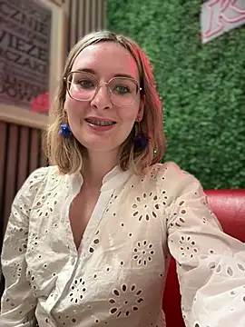 Snapshot of The_Snowwhitee chatting on 16, 1, 2025 The Snowwhitee online show from 16, 1, 2025