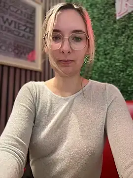 Snapshot of The_Snowwhitee chatting on 8, 2, 2025 The Snowwhitee online show from 8, 2, 2025